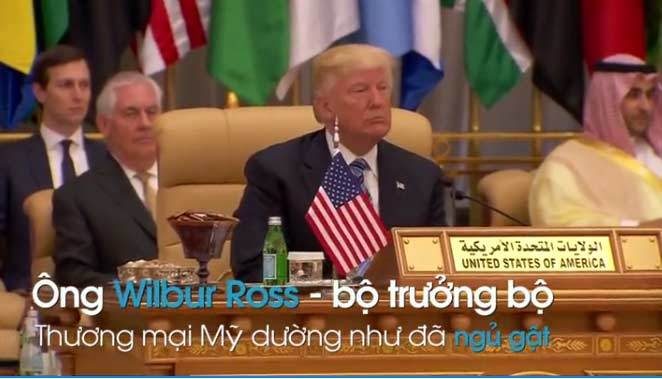 Video bộ trưởng Mỹ ngủ gật khi ông Trump phát biểu