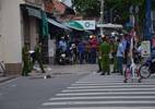 Hai người dùng hung khí 'xử' nhau, náo loạn đường phố Sài Gòn