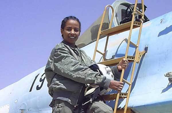 Hy hữu nữ phi công bắn hạ thầy dạy lái MiG-29