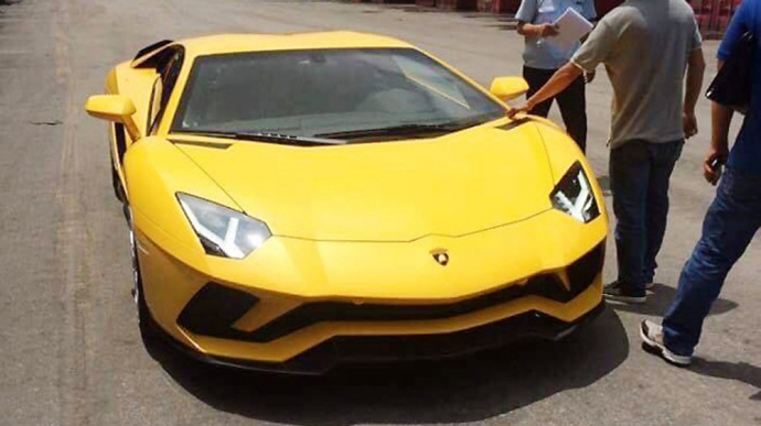 Siêu xe Lamborghini Aventador S đầu tiên về Việt Nam