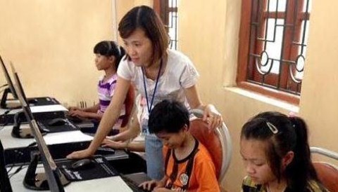 Cô giáo vùng cao bật khóc trong ngày đầu đứng lớp