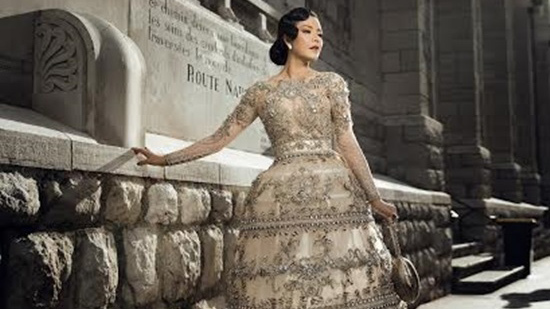 Lý Nhã Kỳ cuốn hút với váy quả chuông đính pha lê