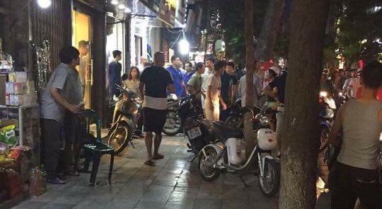 Truy sát ở phố cổ: Chồng thấy vợ đi với chàng trai khác