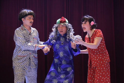 Công Lý nhập vai thầy lang kêu gọi phát hiện sớm ung thư