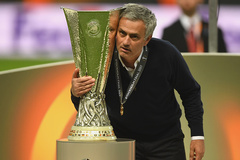 Mourinho đi vào lịch sử, Chelsea hủy diễu hành chức vô địch