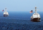 Tàu chiến Mỹ di chuyển sát đảo nhân tạo TQ trên Biển Đông