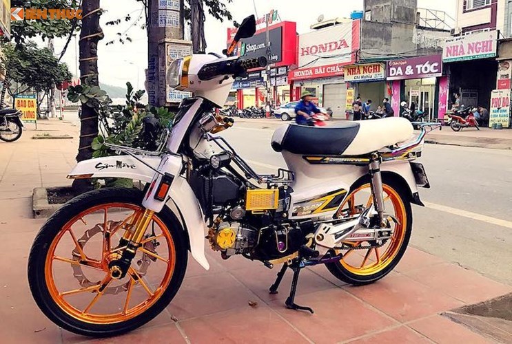 Huyền thoại Honda Dream khoác màu lạ lên đồ chơi nhẹ vẫn đẹp lung linh