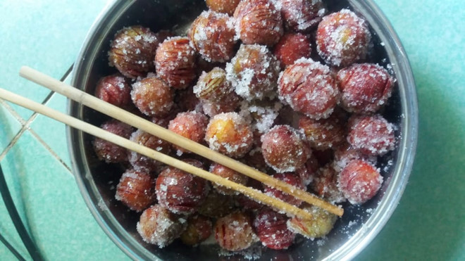 Mùa mận hậu chín rộ, làm siro mận nhanh mà không tốn kém