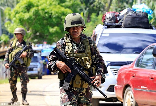 Cảnh sát trưởng Philippines bị phiến quân chặt đầu