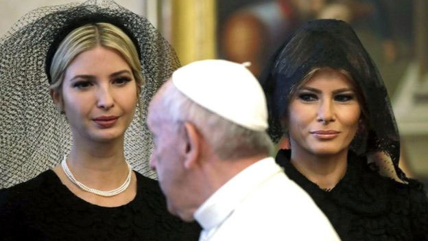 Vì sao Melania Trump mặc đen tuyền từ đầu tới chân ở Vatican