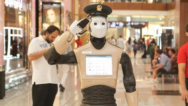 Robot cảnh sát đầu tiên thế giới gây sốt ở Dubai