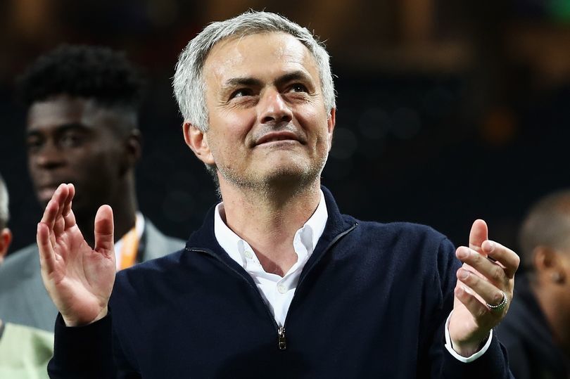 Quyền lực ngầm Mourinho khiến sao MU run sợ