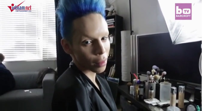 Chàng trai tự nguyện thiến để trở thành người ngoài hành tinh