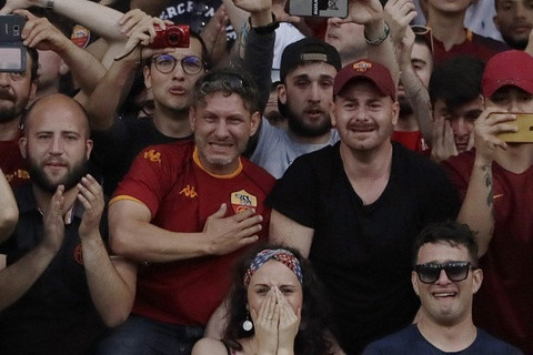 Thành Rome đẫm lệ ngày Totti giải nghệ