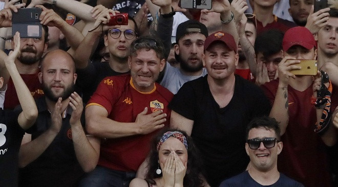 Thành Rome đẫm lệ ngày Totti giải nghệ