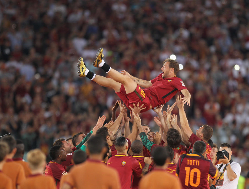 Thành Rome đẫm lệ ngày chia tay Totti