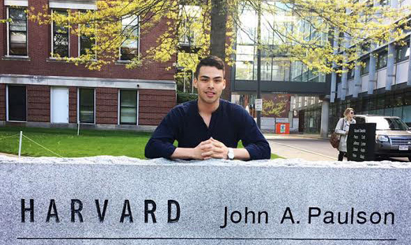 Chàng trai cọ toilet để theo đuổi giấc mơ Harvard