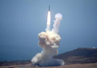 Xem Mỹ bắn hạ tên lửa đạn đạo liên lục địa 'Triều Tiên'