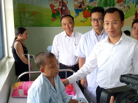 Bí thư Xuân Anh: Thăm bệnh nhi ung thư tôi có cảm giác nặng nề