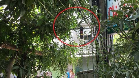 Thanh niên xăm mình chết trong tư thế treo cổ, chân chạm đất