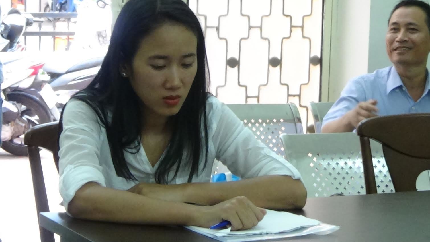 Mẹ Việt một mình lặn lội qua Pháp kiện đòi con