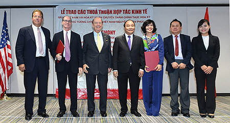 Thủ tướng chứng kiến DN Việt - Mỹ trao văn kiện hợp tác nhiều tỷ USD