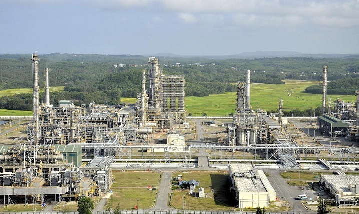 Tiêu thụ xăng dầu giảm 1 nửa, hai nhà máy lọc dầu tỷ USD ế hàng