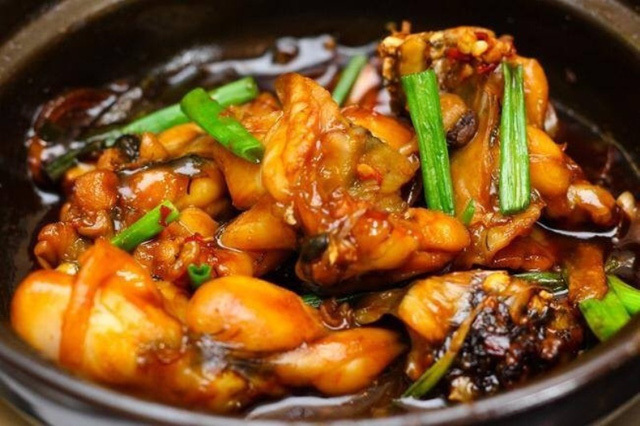 Lên thánh địa Mẫu Sơn thưởng thức ếch 'đại gia'