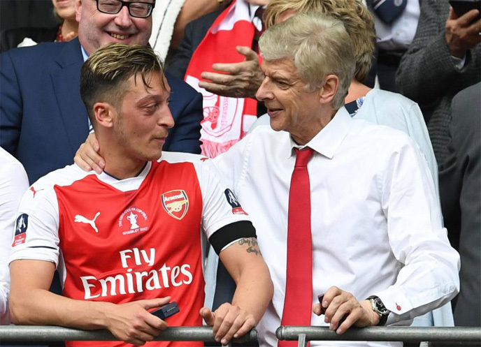 Ozil bất ngờ đổi ý, Arsenal mừng ra mặt