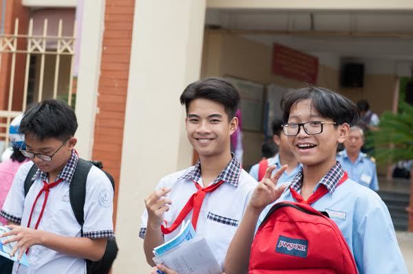 thi sinh phan chan sau buoi thi