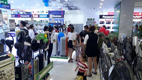 Điện máy Trần Anh: hàng ‘giảm nhiệt’ đắt khách