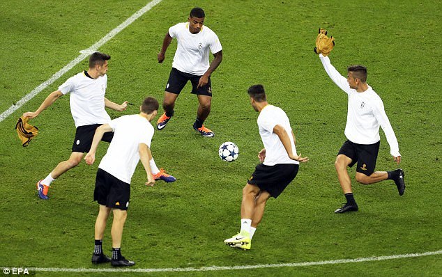 Juventus hừng hực khí thế trước giờ tử chiến Real Madrid