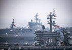 Hai tàu sân bay khủng của Mỹ khoe sức mạnh sát Triều Tiên