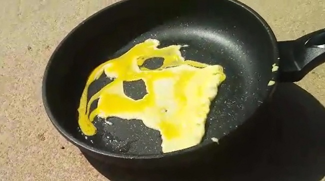 rán trứng giữa đường