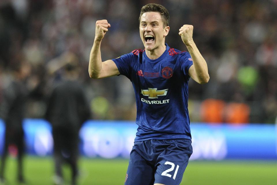 MU thưởng đậm Herrera, Arsenal rủng rỉnh 150 triệu bảng