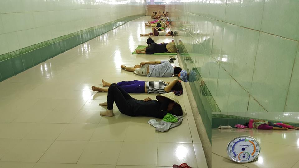 Say ngủ dưới hầm mát lịm khi mặt đất nóng 57 độ