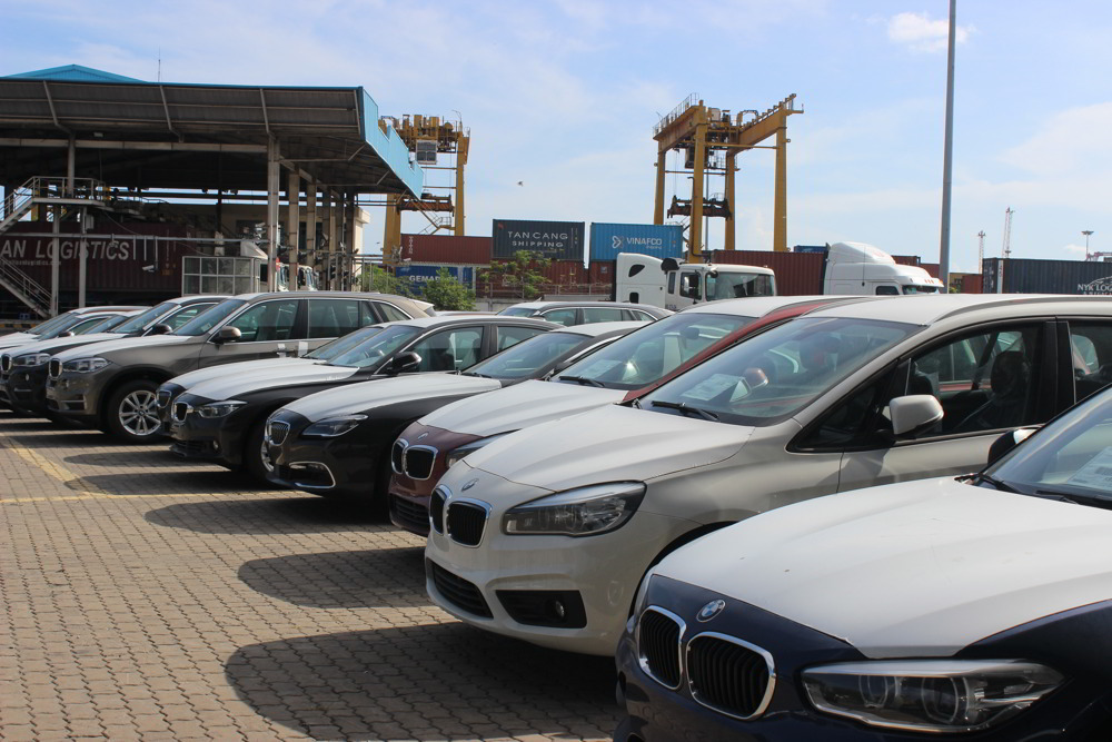 Kinh doanh xe nhập… thoáng quá: Nhà nhà rủ nhau buôn ô tô