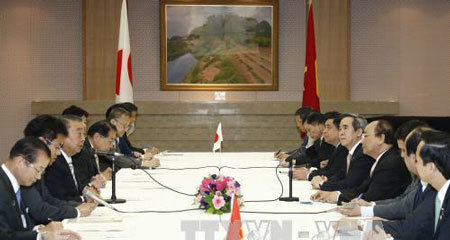 Thủ tướng Nguyễn Xuân Phúc hội kiến Chủ tịch Hạ viện Nhật Bản