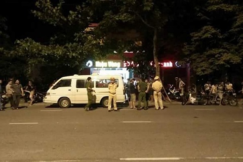 Sinh viên đập vỡ tủ kính cướp tiệm vàng giữa Đà Nẵng