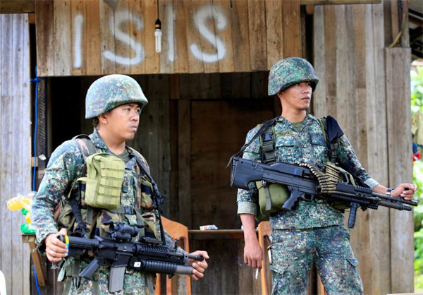 Phiến quân 'lì đòn', Mỹ cấp vũ khí diệt khủng bố cho Philippines