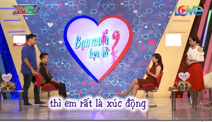 Nghe bạn trai tỏ tình, cô gái bật khóc nức nở trên sóng truyền hình