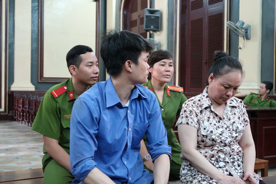 Vào sân bay Tân Sơn Nhất giao 7,2 kg ma túy