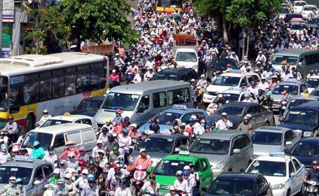 Quay đầu ô tô gây tắc đường bị phạt ra sao?