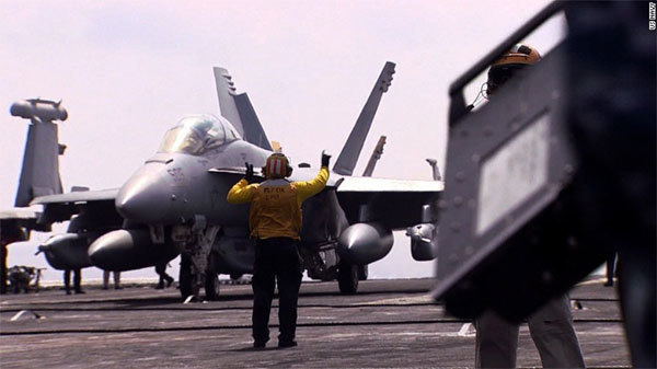 Cận cảnh chiến dịch tiêu diệt IS từ tàu sân bay Mỹ