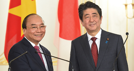 'Nắm chặt tay nhau để thúc đẩy mạnh mẽ hợp tác trên các lĩnh vực'