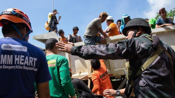 Dân đói lả kể về nỗi khiếp sợ ở Marawi