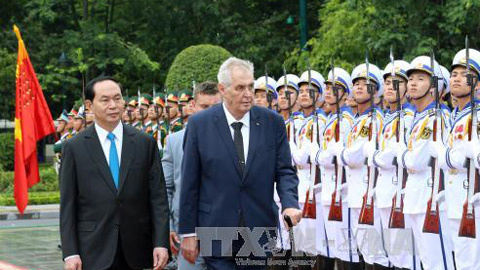 Chủ tịch nước chủ trì lễ đón Tổng thống CH Séc