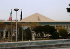 Tấn công liều chết tòa nhà Quốc hội Iran
