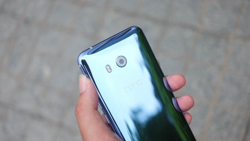 Trên tay HTC U11 giá 16,99 triệu đồng tại Việt Nam