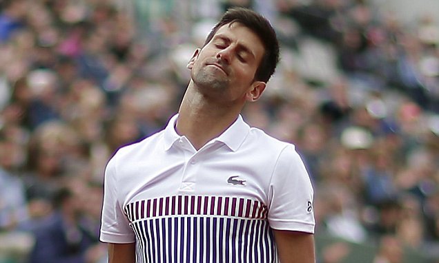 Thua sấp mặt, Djokovic thành cựu vương trong chớp mắt